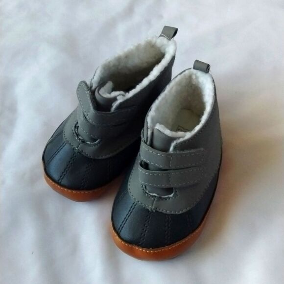 NWOT Carter's Booties 6/9mos - Picture 1 of 5
